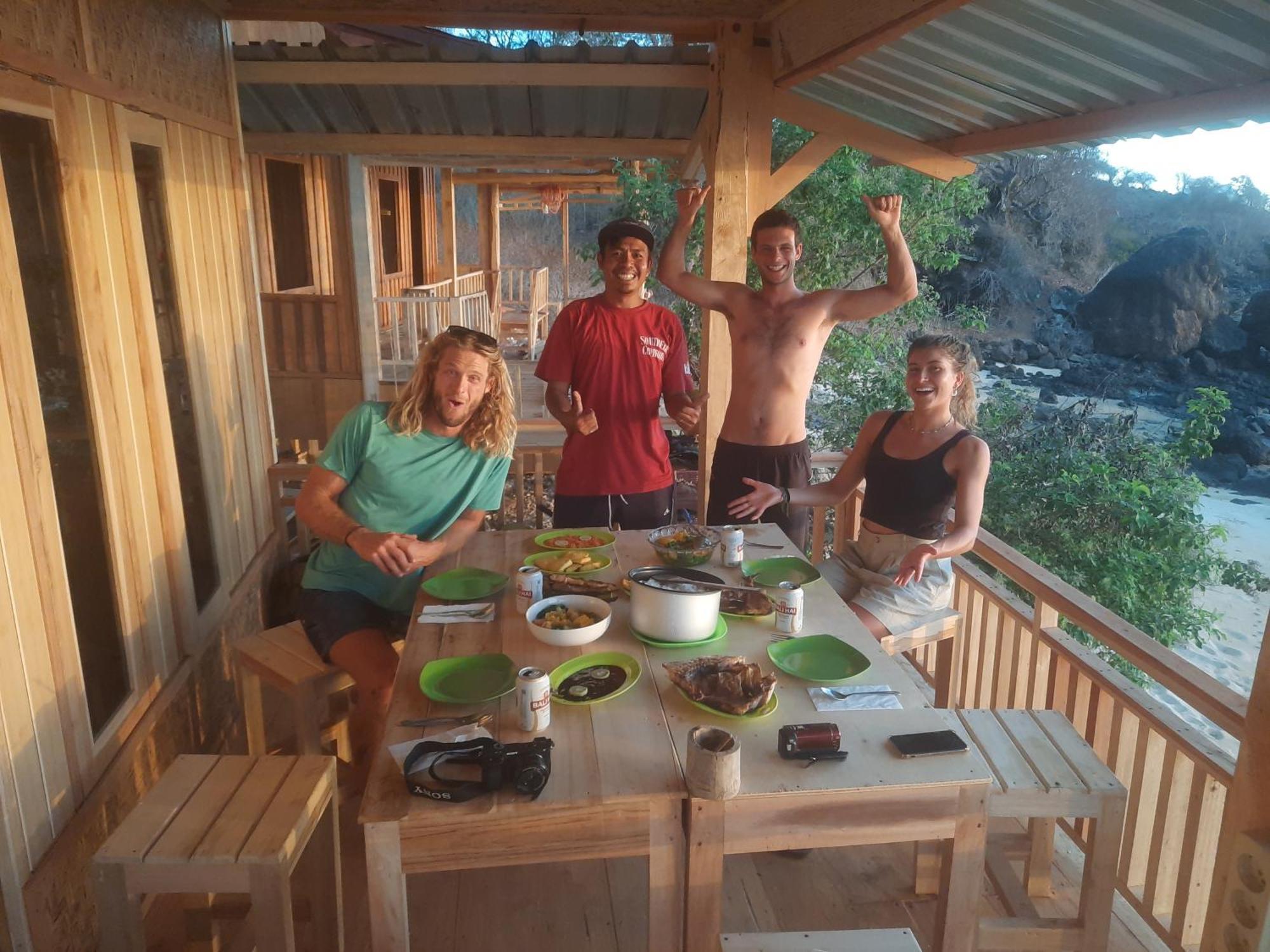 Boneputeh Homestay Taliwang Екстер'єр фото