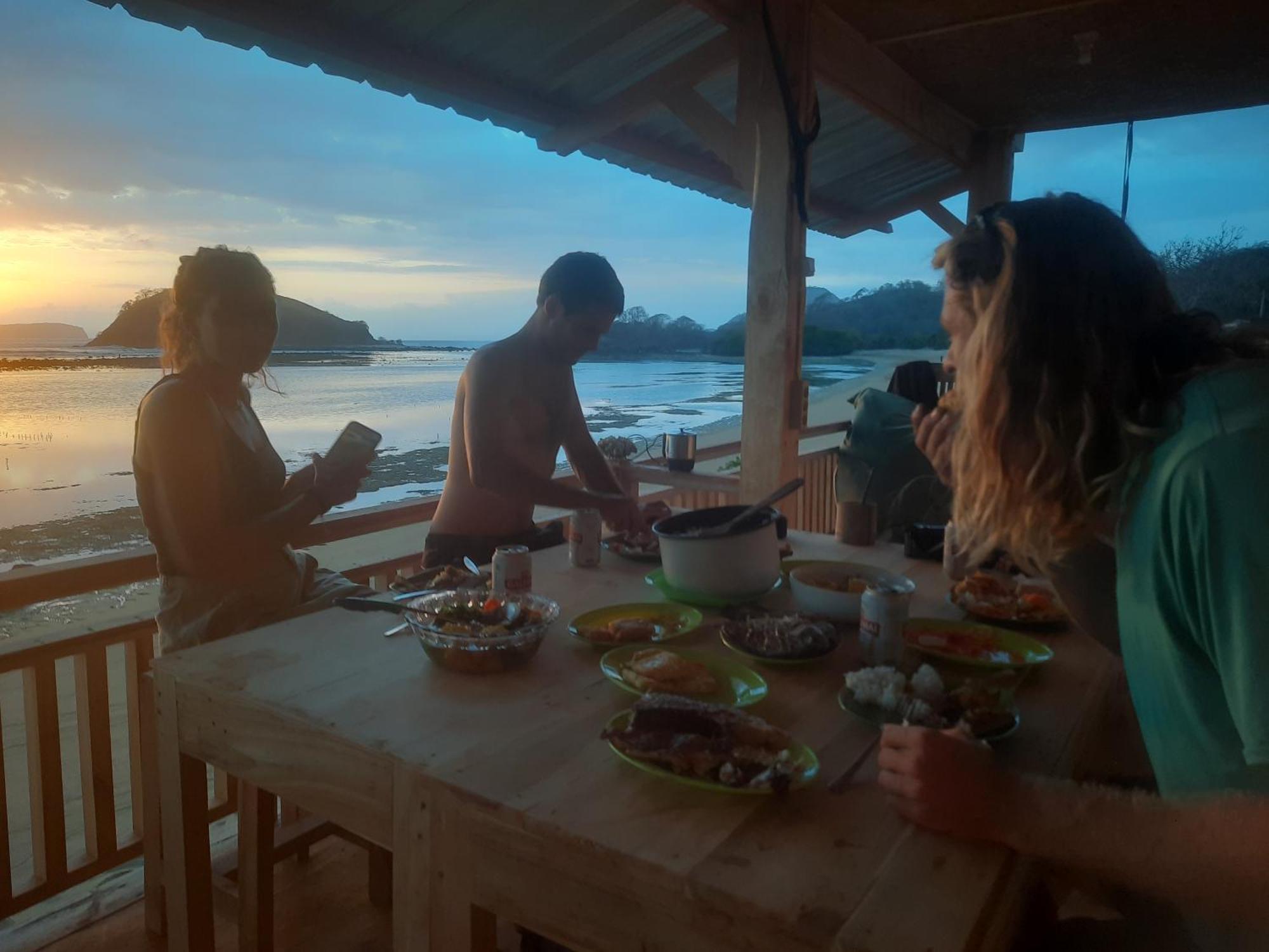 Boneputeh Homestay Taliwang Екстер'єр фото