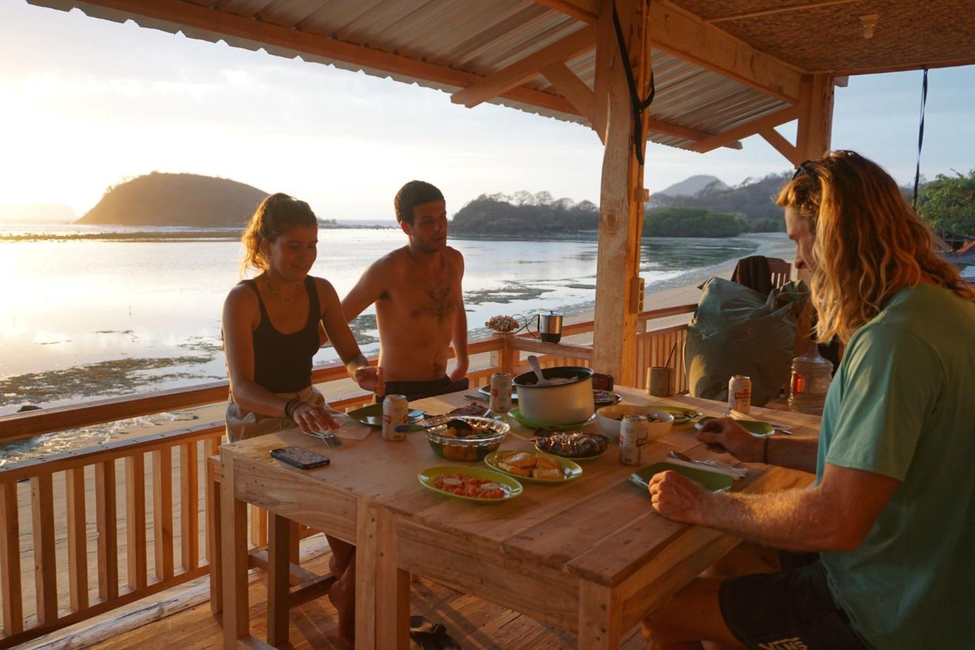 Boneputeh Homestay Taliwang Номер фото
